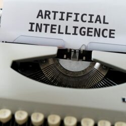 Escritório moderno com tecnologia de inteligência artificial aplicada à automação de processos