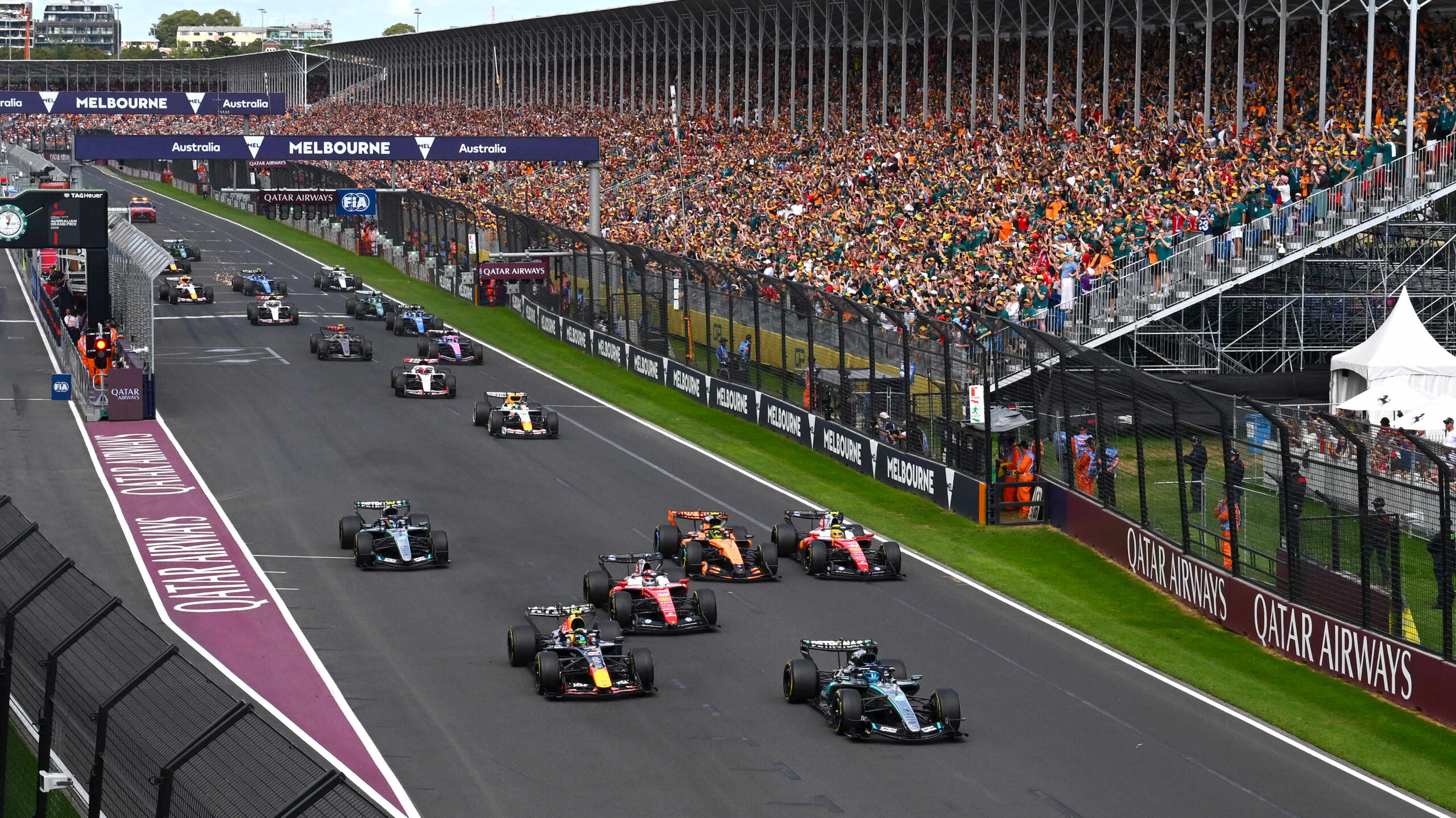 Carro de Formula 1 com 300 a 600 sensores transmitindo 1 milhao de dados por segundo