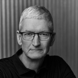 Tim Cook, CEO da Apple que deixa o cargo em 2026 após multiplicar a empresa por 10x